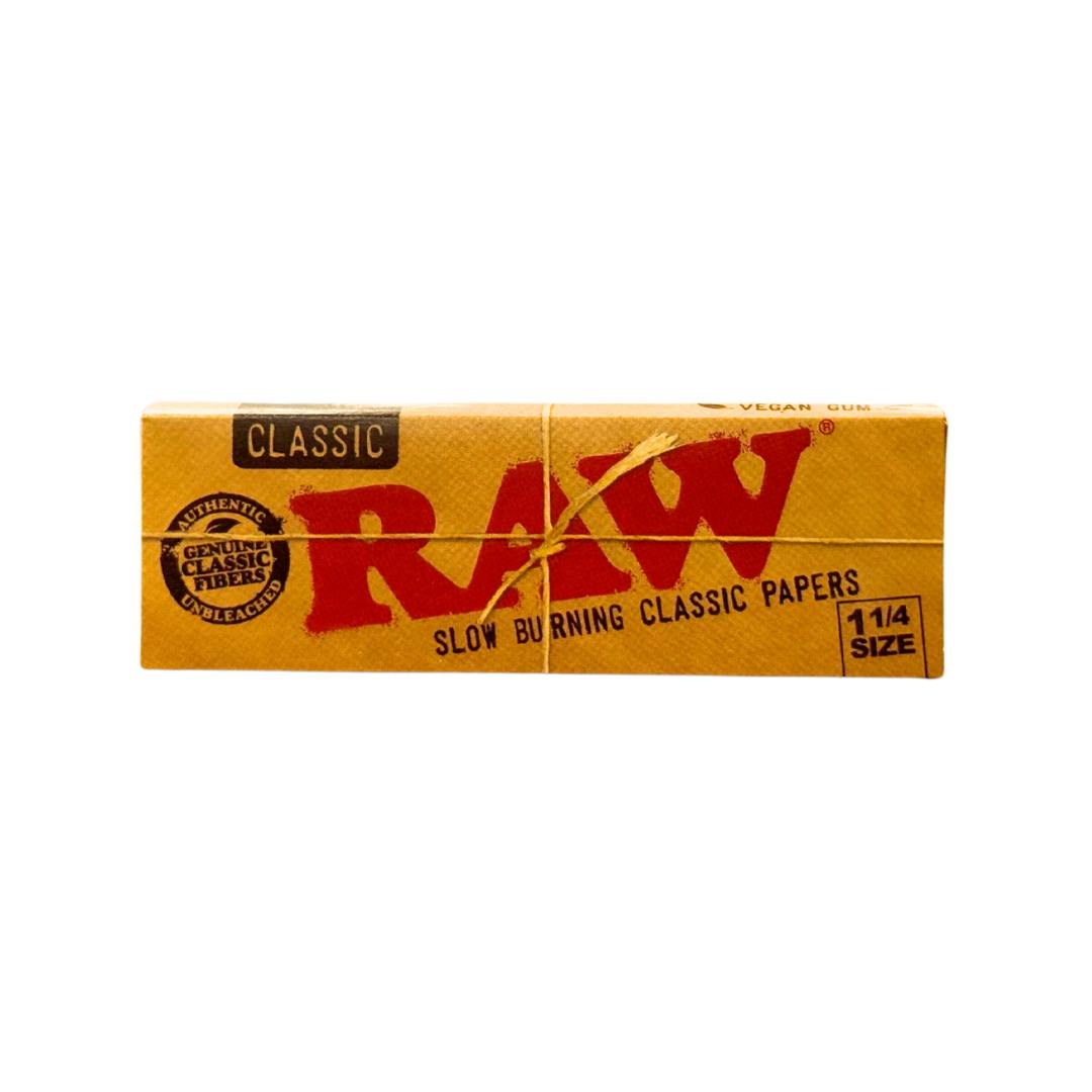 RAW CLASSIC ROLLING PAPERS: 1 1/4 SIZE