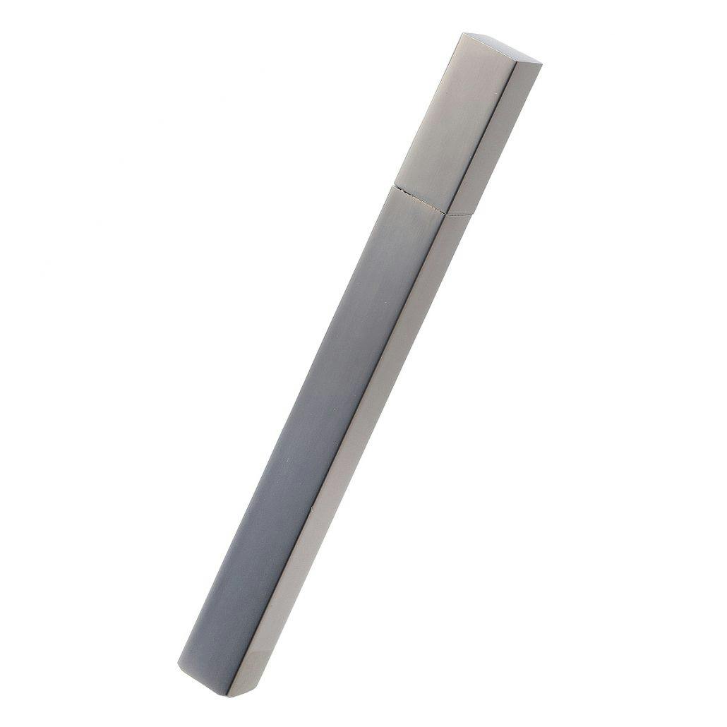 Queue Petrol Lighter | Black