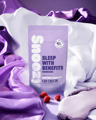 SNOOZY | SLEEP WITH BENEFITS | RASPBERRY GUMMIES
