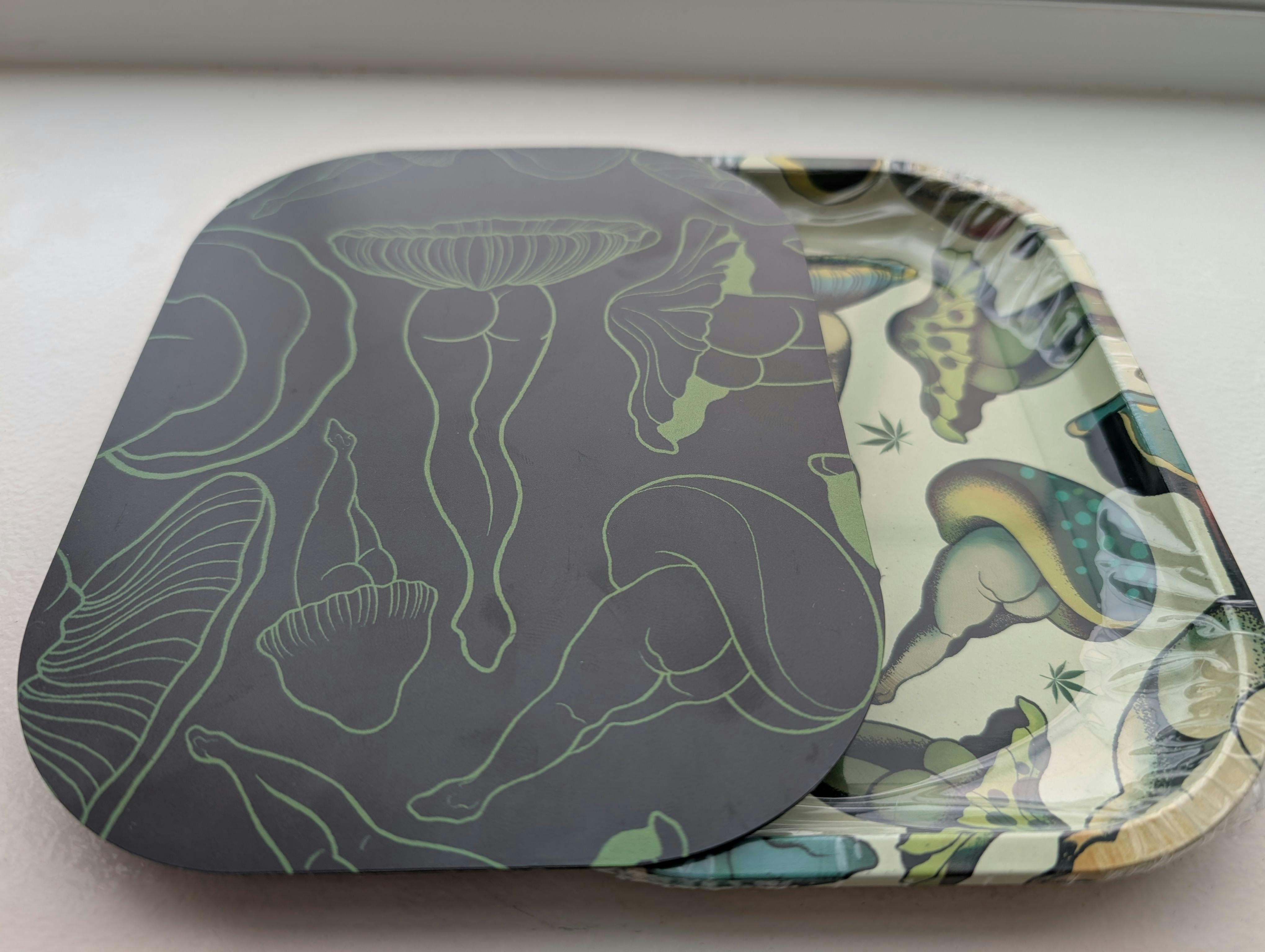 image of Mush Love Rolling Tray W/ Magnetic Cover