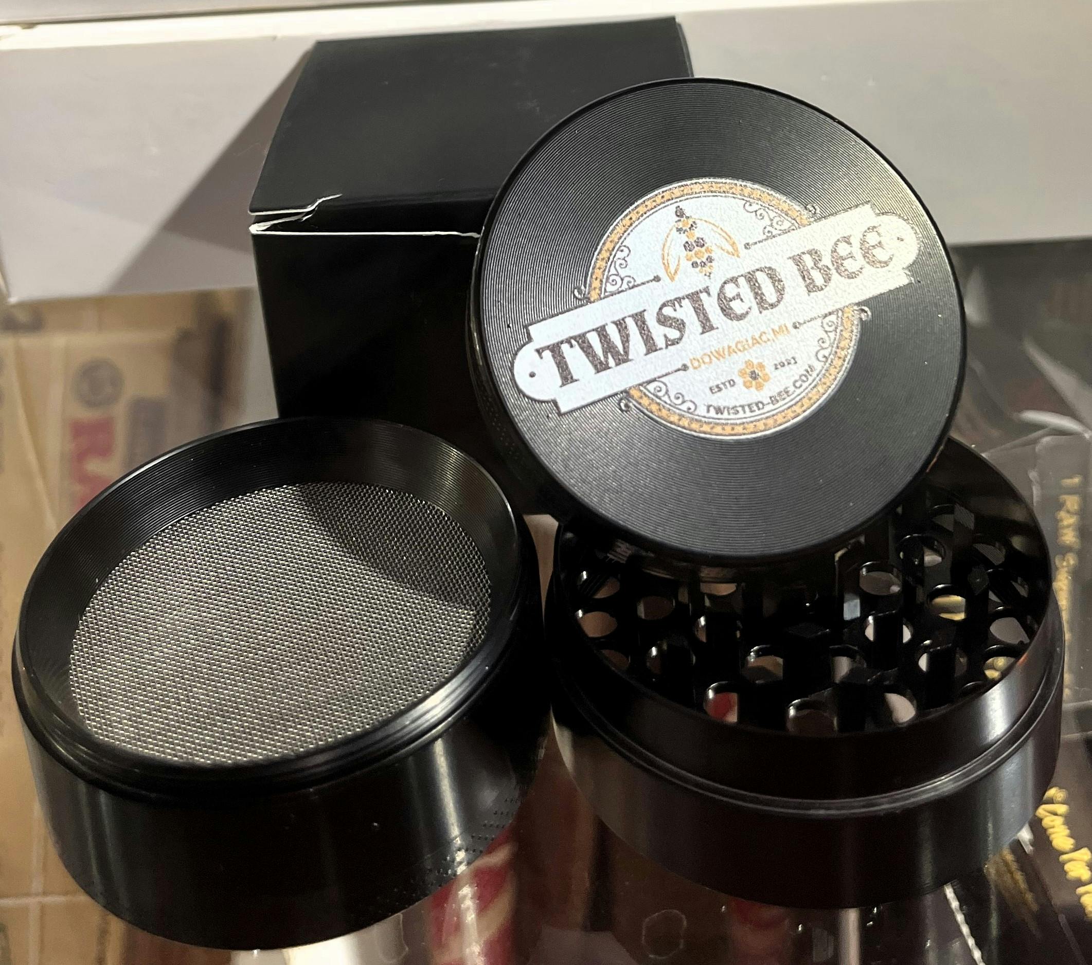 Product: Twisted Bee Grinder | 4pc Black | Metal Grinder
