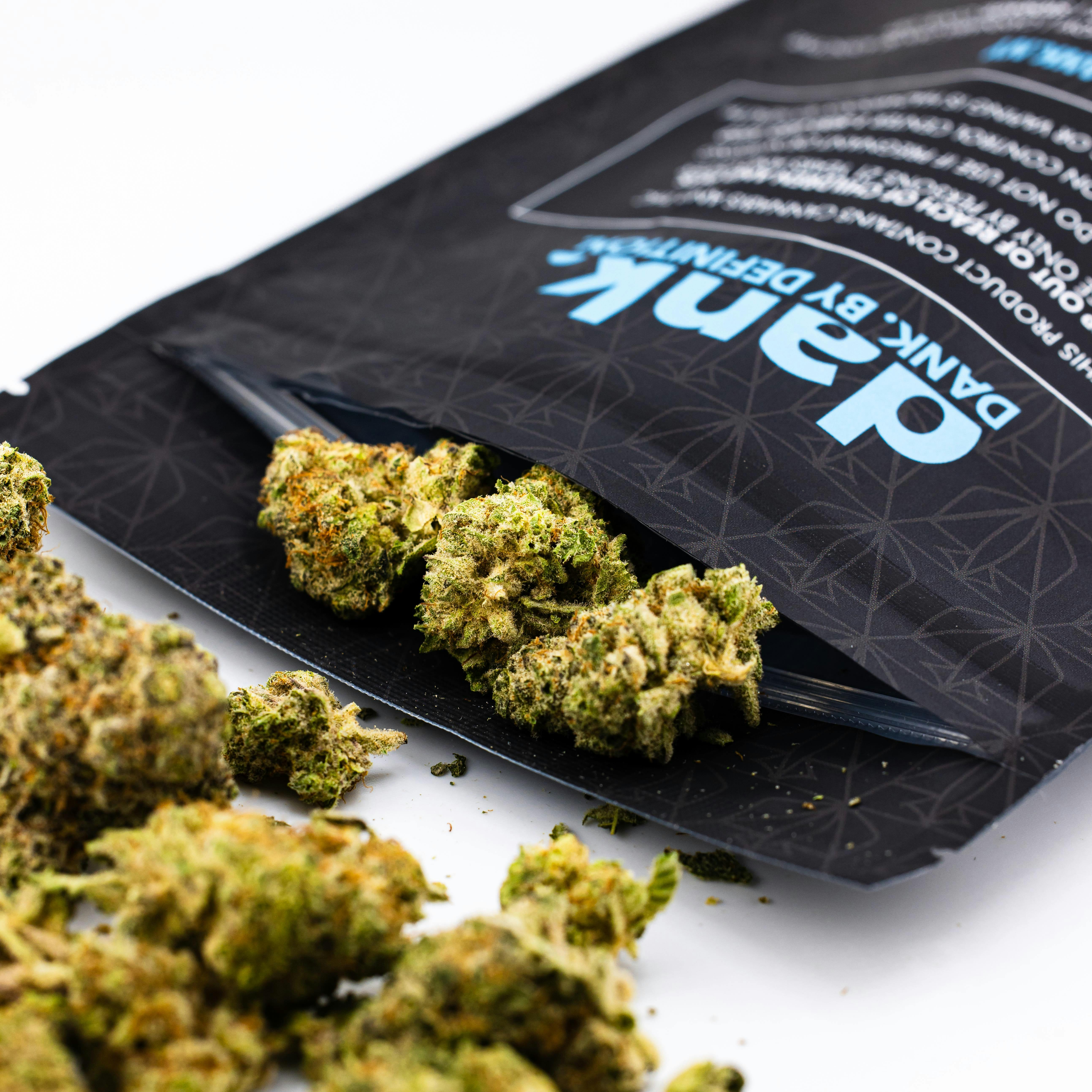 Dank By Definition. MAUI WOWIE (14 GRAMS) - Strain Stars Cannabis