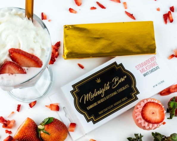 Product: Strawberry Milkshake White Chocolate Bar | 200mg | Midnight Roots