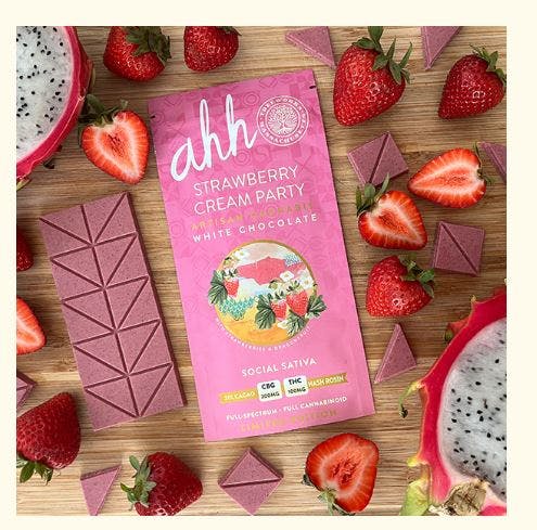 Product 5mg Strawberry Cream Party Milk Chocolate Bar 20pc