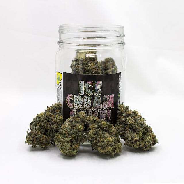 Gelato #33 x Wedding Cake - (Flavor: Vanilla, Peppery & Creamy), (Effects: Drowsy, Hungry & Relaxing), (Aromas: Nutty, Pungent & Earthy)
