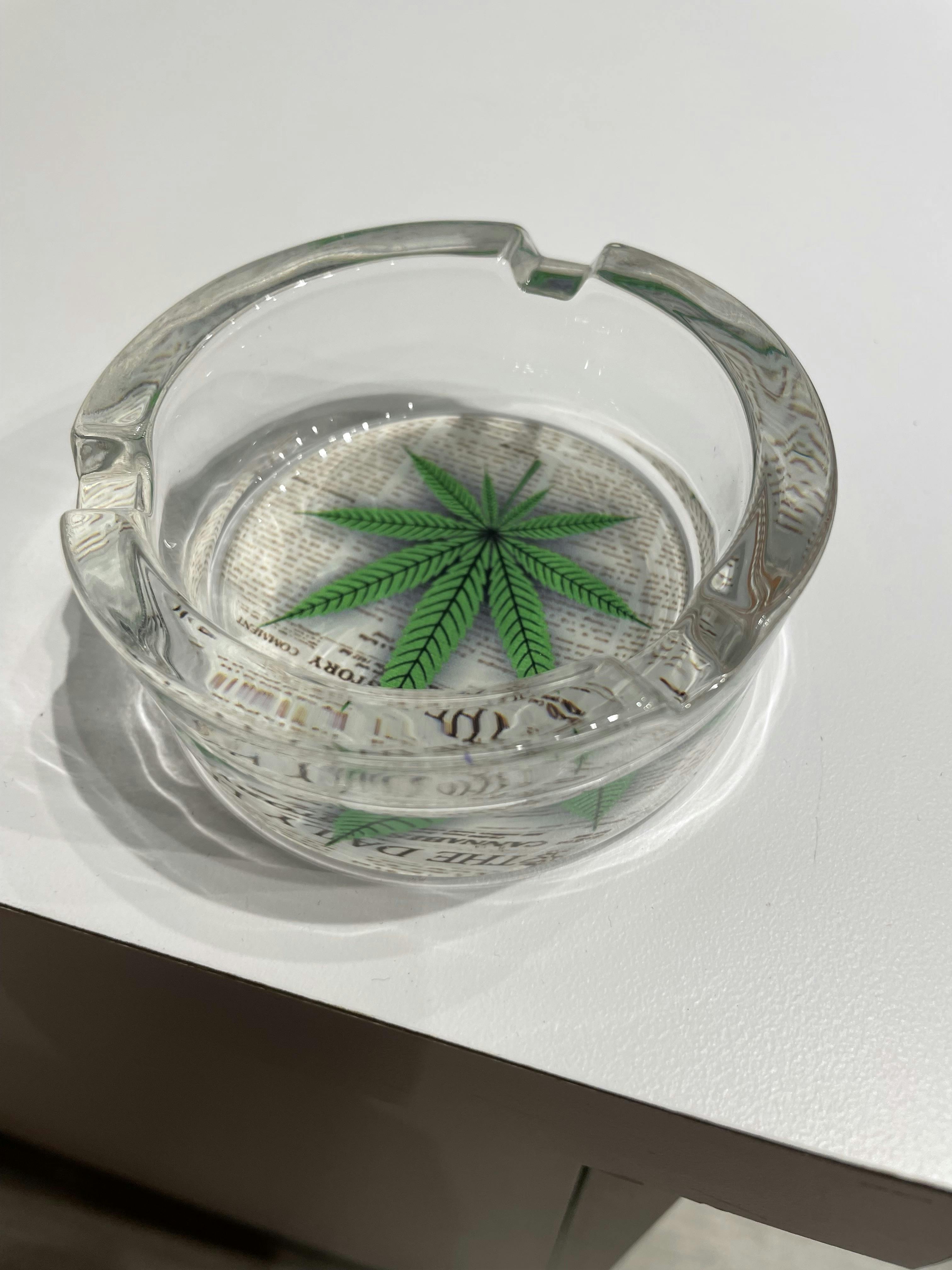 Ashtray - glass round - n. N.