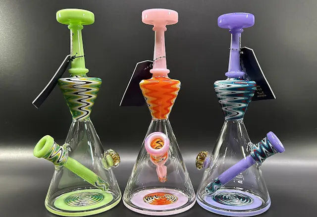 Glass Phoenix Star Wig Wag Fixed Arm Mini Beak Green (glassware)
