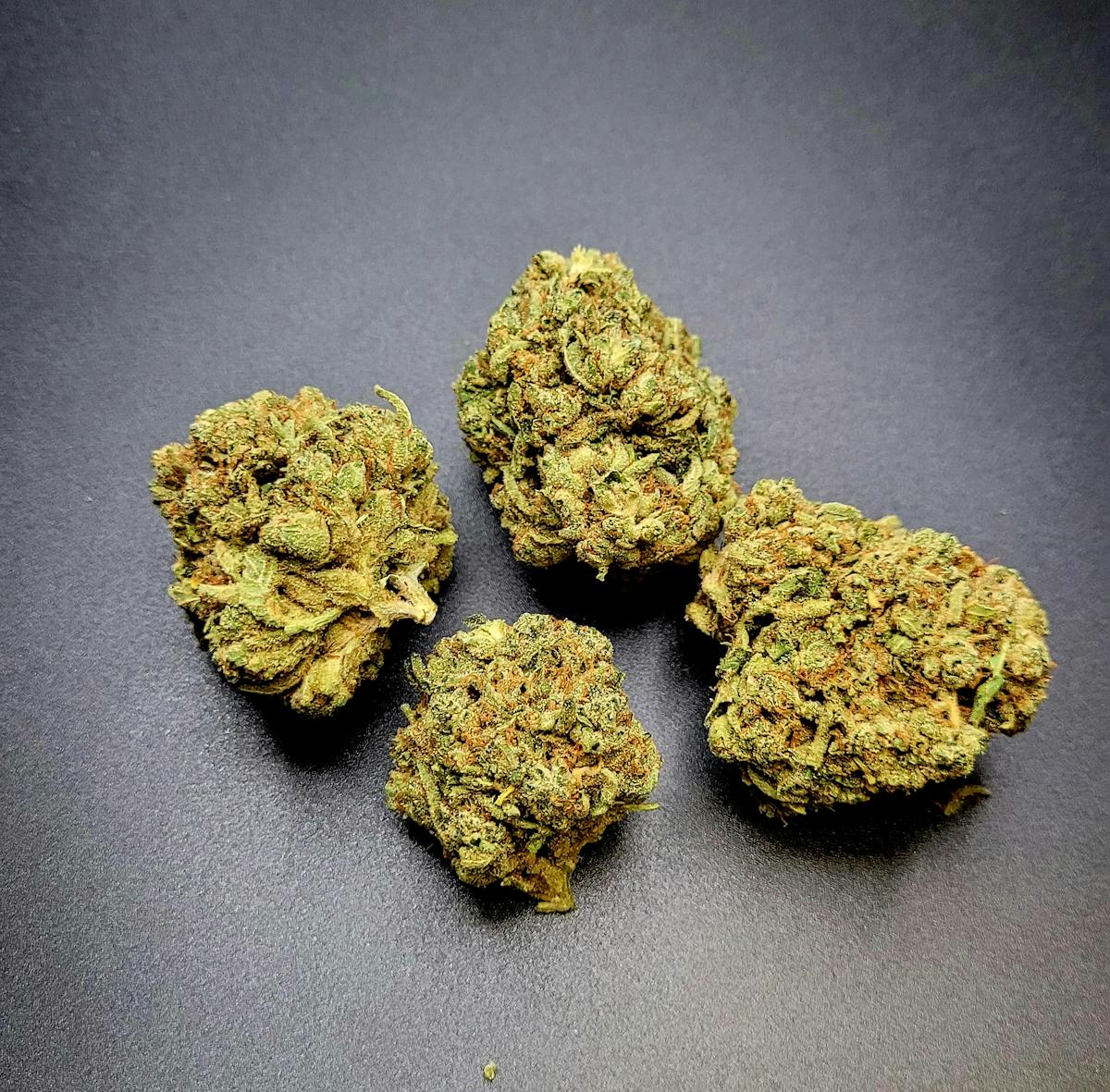 Photo of Gold Shelf – Chem De La Chem (H)